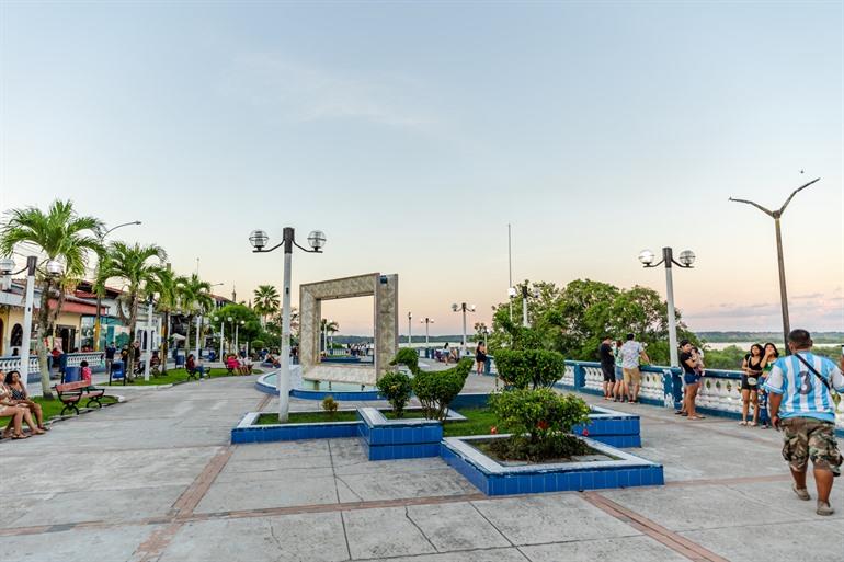 Entlang der Uferpromenade von Iquitos