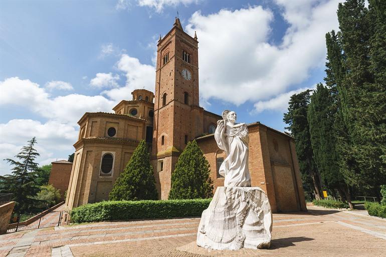 Die Abtei von Monte Oliveto Maggiore in der Toskana besichtigen