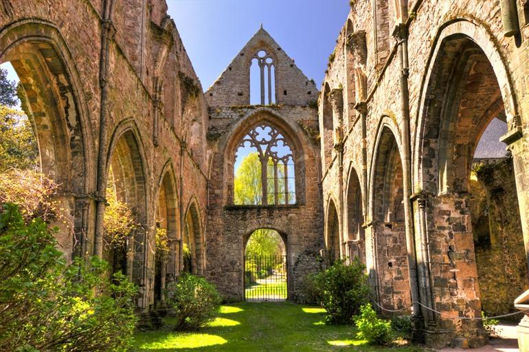 Besuch der Abtei Beauport in der Bretagne