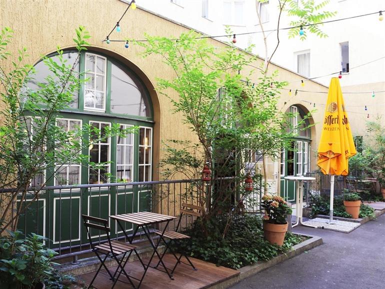 Amstel House Hostel