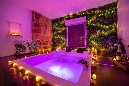Appartement mit Parkplatz und Jacuzzi in Troyes