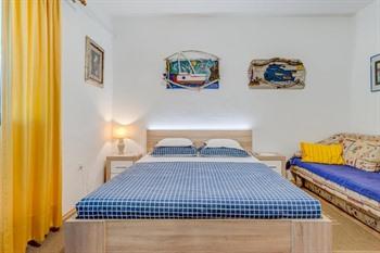 Jelena Sumartin Apartments buchen