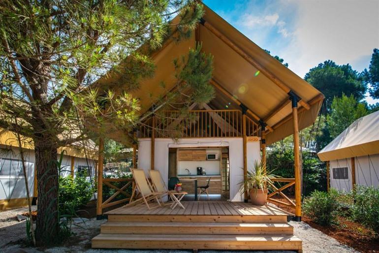 Arena One 99 Glamping buchen