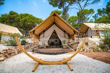 Arena One 99 Glamping buchen