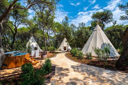 Arena One 99 Glamping buchen