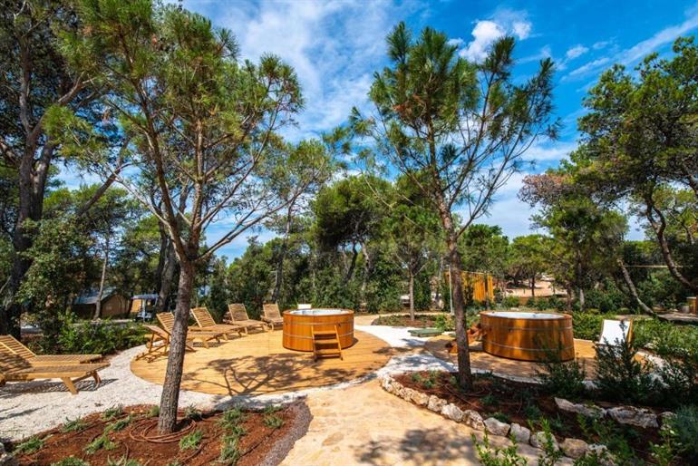 Arena One 99 Glamping buchen