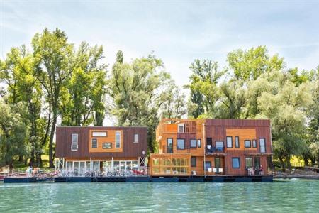 ArkaBarka Floating Rooms und Hostel buchen