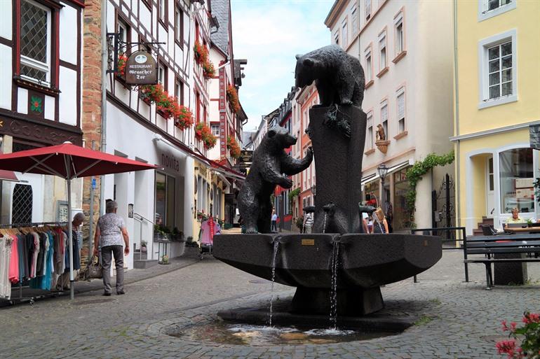 Bärenbrunnen auf dem Bernkasteler Marktplatz