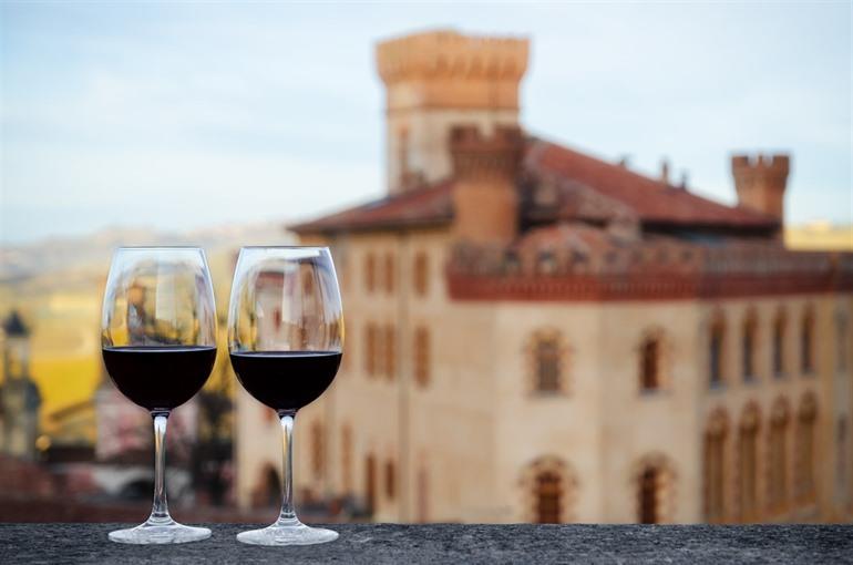 Barolowijn am Schloss von Barolo, Ligurien