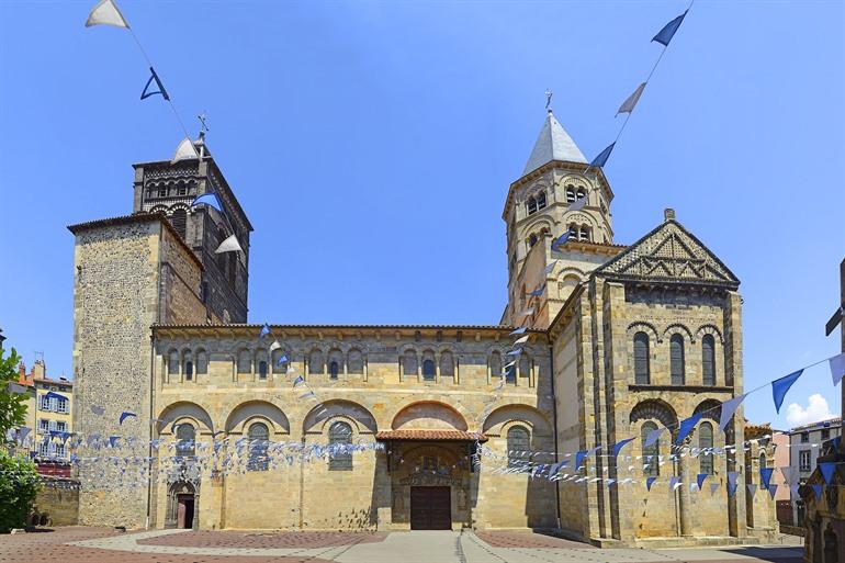 Basilika Notre-Dame du Port in Clermont-Ferrand