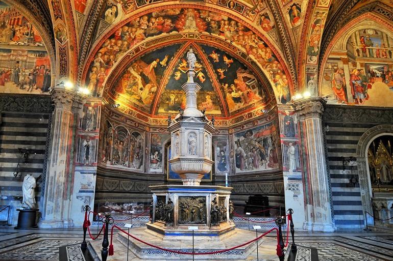 Taufkirche San Giovanni in Siena