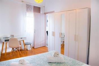 Schöne, brandneue Wohnung mit Innenhof buchen