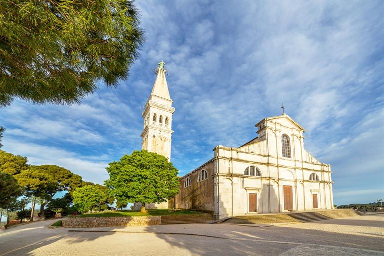 Besteigen Sie den Turm der Kirche Saint Euphemia in Rovinj, Kroatien