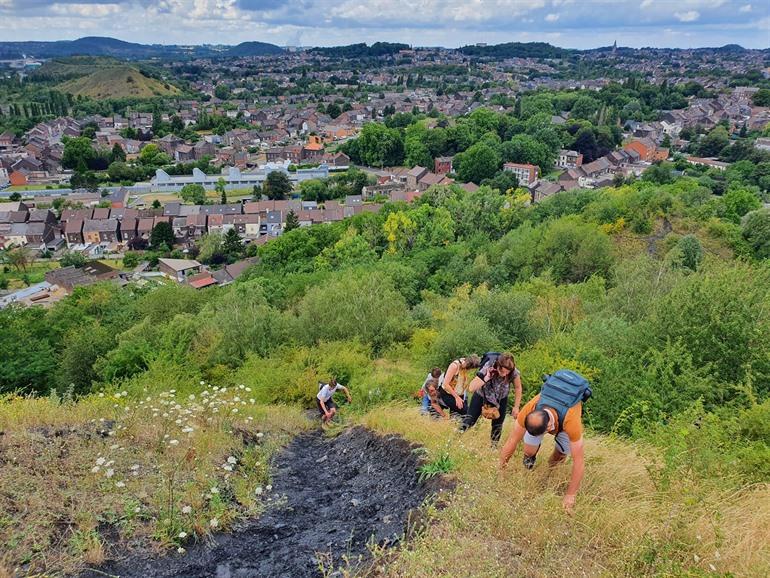 Den Zechenberg in Charleroi erklimmen