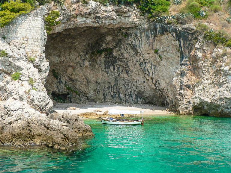 Betina Cave Beach