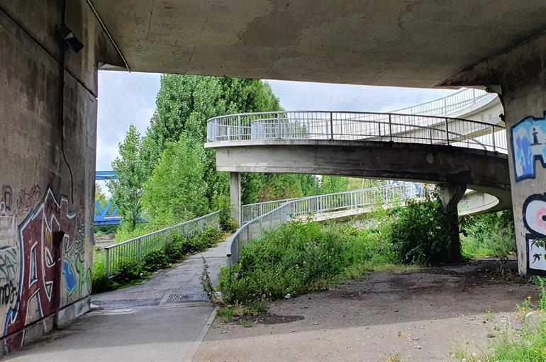 Beton und Brücken in Charleroi, eine goldene Kombination