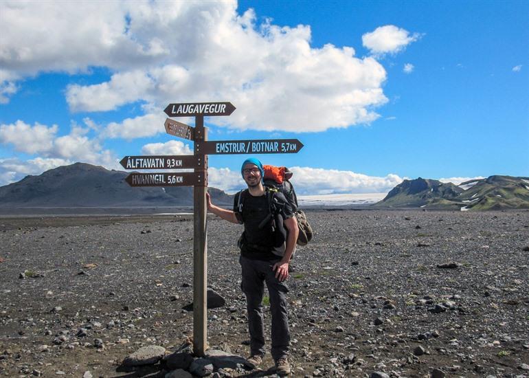 Wegweiser auf dem Laugavegur-Wanderweg in Island