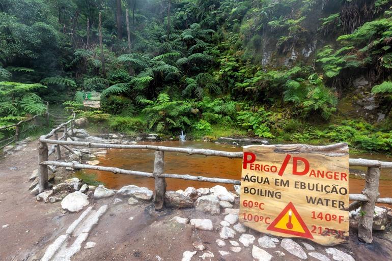 Besuch der Thermalquellen von Caldeira Velha auf Sao Miguel