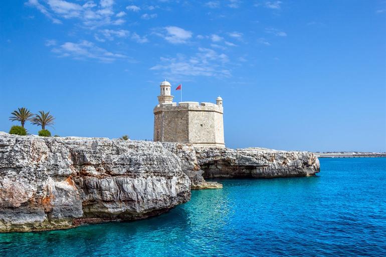Besuchen Sie die Castell de Sant Nicolau in Ciutadella de Menorca