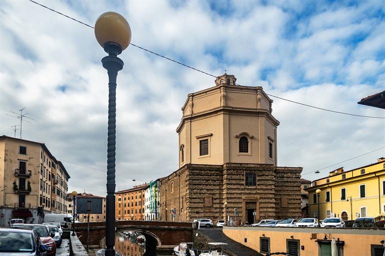 Besuchen Sie die Chiesa di Santa Caterina in Livorno