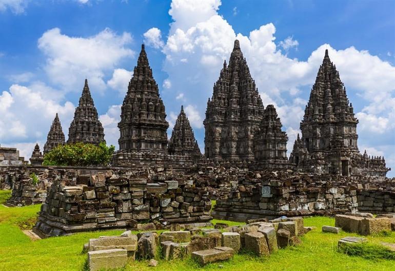 Besuchen Sie den Borobudur und die Prambanan-Tempel bei dieser Tagestour.