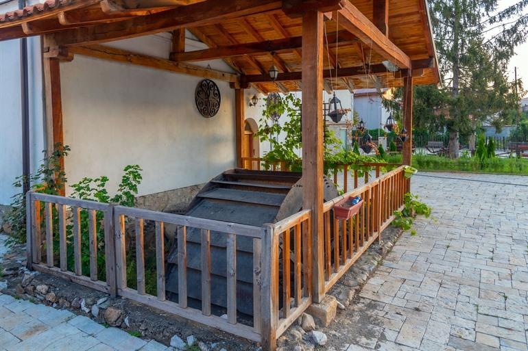 Besuchen Sie die Haxhi Zeka-Wasser-Mühle in Peja