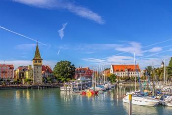 Besuchen Sie den idyllischen Hafen von Lindau, Deutschland
