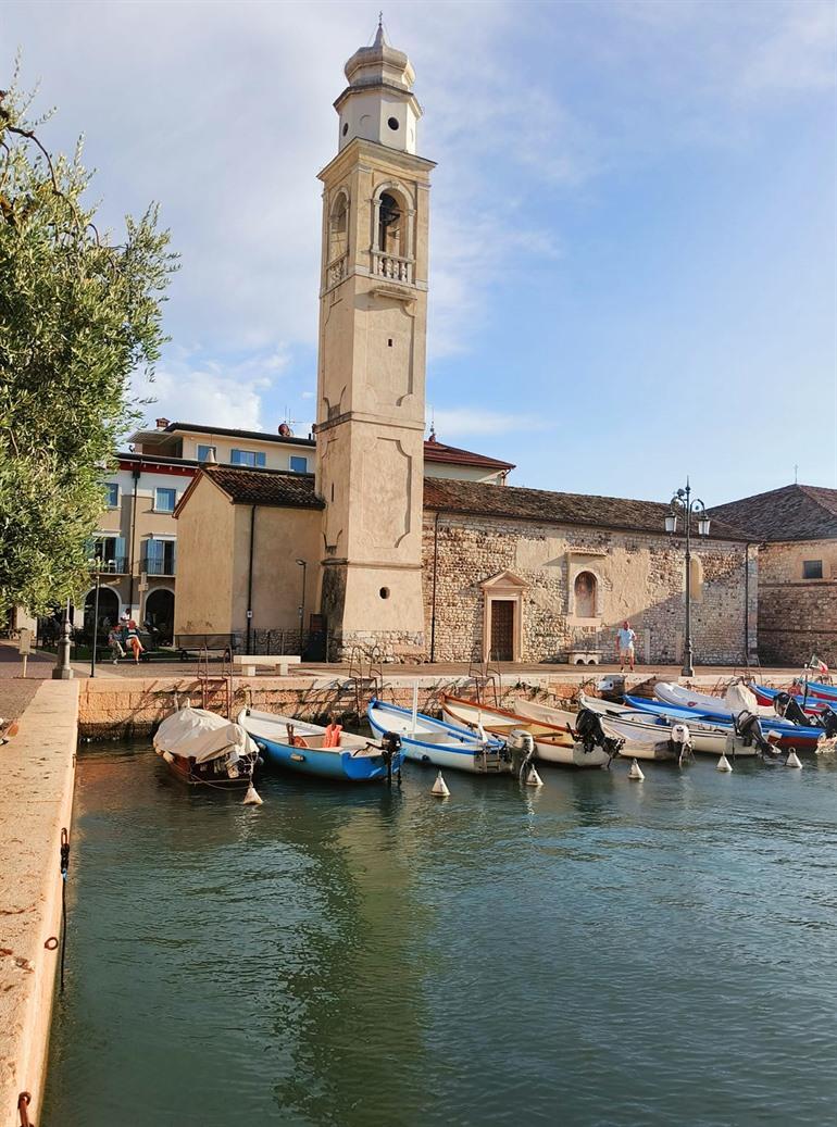 Besuchen Sie die Kirche San Niccolò am Hafen