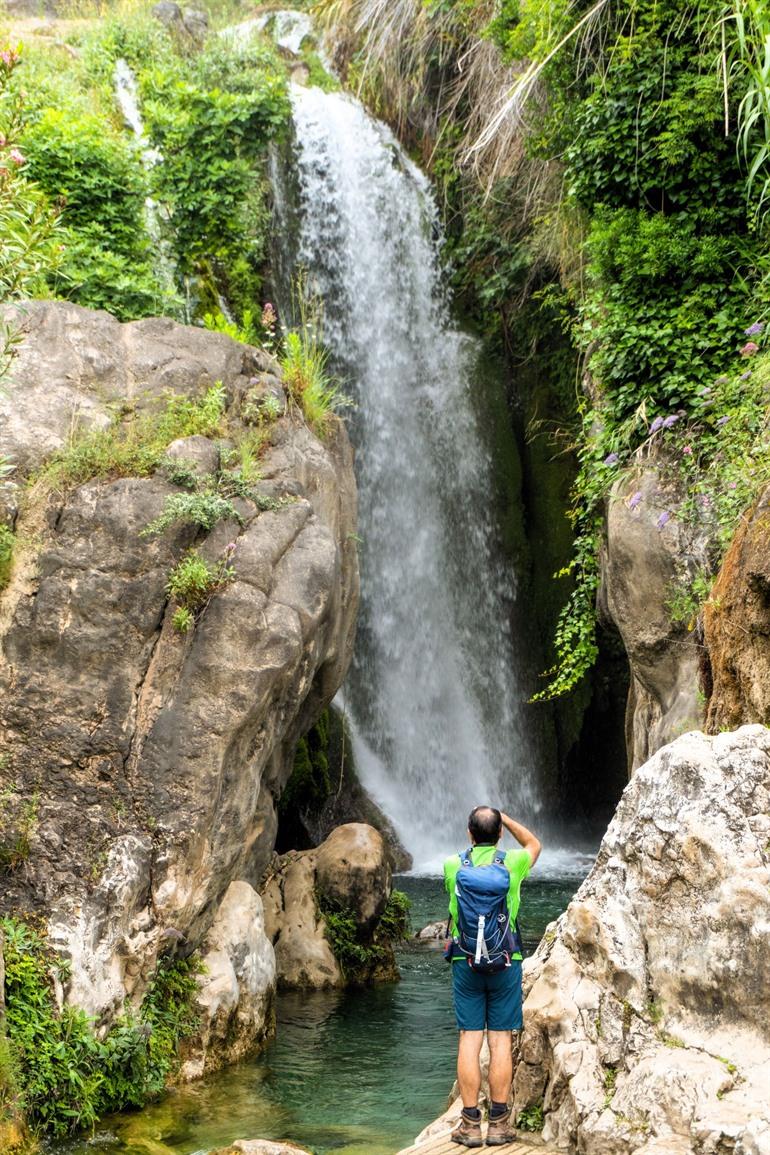 Besuchen Sie die Wasserfälle von Algar