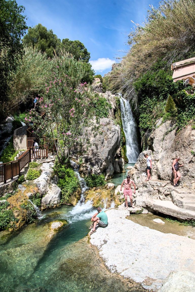 Besuchen Sie die Wasserfälle von Algar