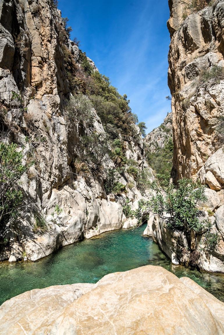 Besuchen Sie die Wasserfälle von Algar