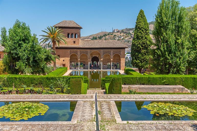 Besuchen Sie die Alhambra mit der Andalusia Citycard und sparen Sie Zeit und Geld!