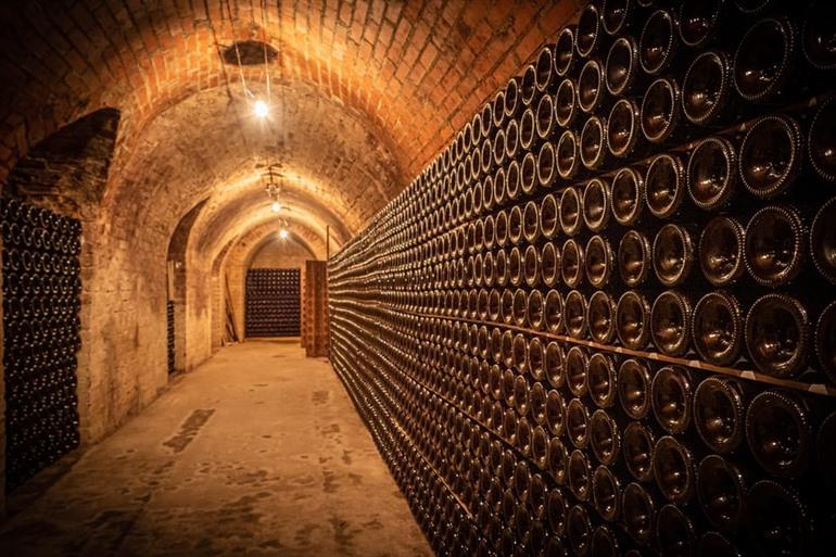 Besuchen Sie das älteste Champagnerhaus Ruinart inklusive Verkostung und Stadtbesichtigung in Reims