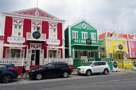 5 trendige Hotspots und die schönste Street Art in Willemstad: Alle Infos