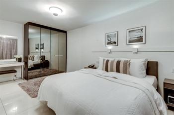 Black Pearl Apartment Hotel buchen