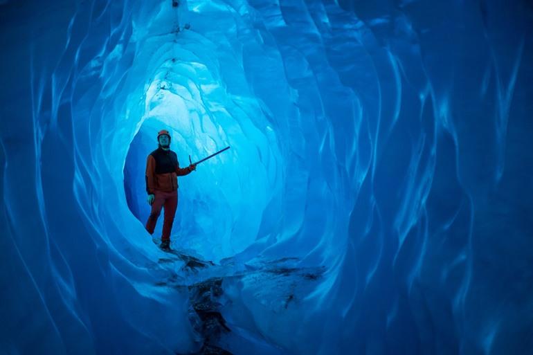 Blaue Gletscherhöhle in Island