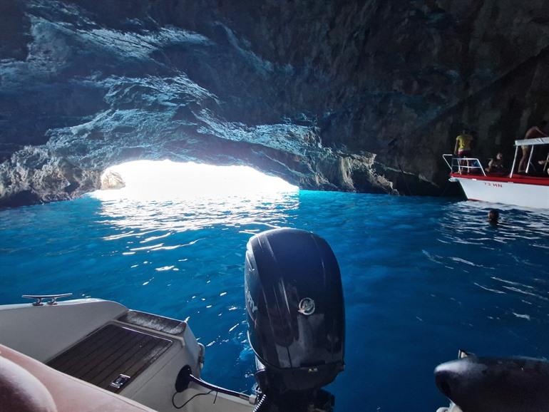 Blaue Grotte / Blaue Höhle in Kotor