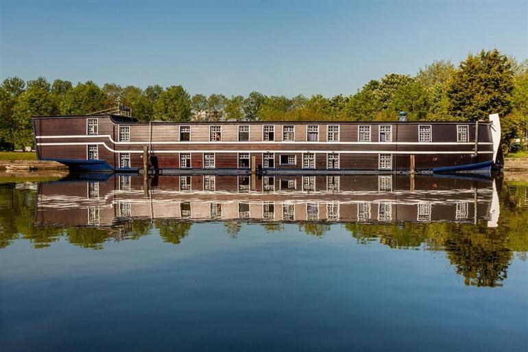 Boot-Hotel De Barge
