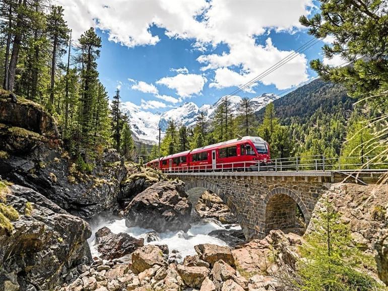 Buchen Sie eine unvergessliche Zugreise mit dem Bernina Express ab Mailand