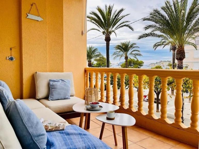 Buchen Sie hier Ihre Wohnung im Stadtzentrum, nur 50 Meter vom Meer in Moraira entfernt