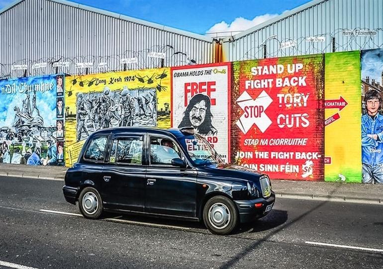 Buchen Sie hier Ihre geführte Tour durch Belfast zu den schönsten politischen Wandmalereien