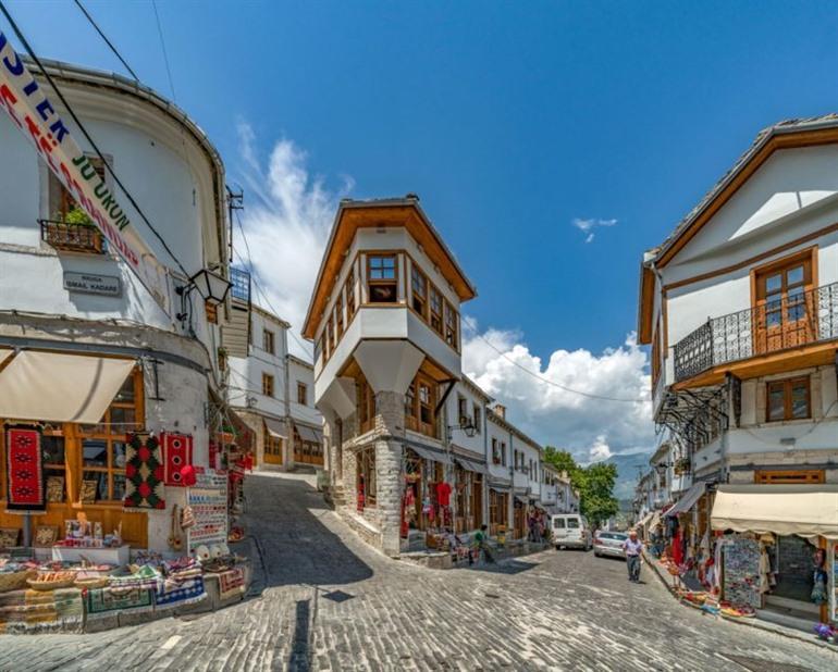 Buchen Sie hier Ihren geführten Spaziergang durch Gjirokastër mit einem Guide