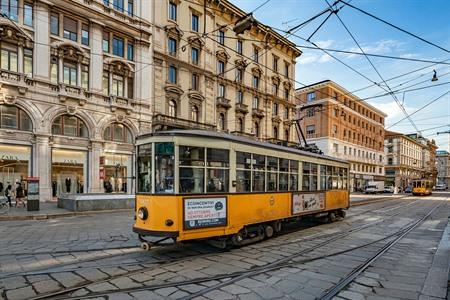 Buchen Sie hier Ihre ÖPNV-Karte und erkunden Sie Mailand mit den berühmten Straßenbahnen
