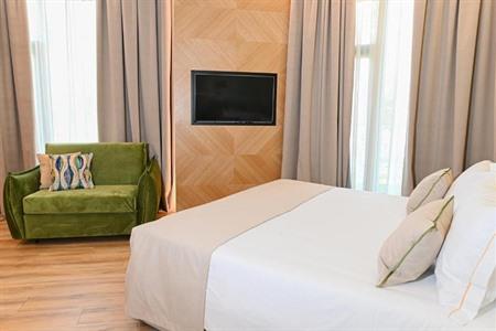 Buchen Sie ein Zimmer im White Hill Hotel