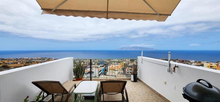 Buche dein eigenes Ferienhaus mit Meerblick in São Filipe