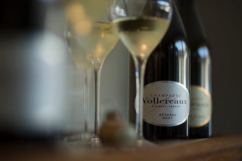 Buchen Sie eine Führung durch die 200 Jahre alte Champagnerkellerei von Vollereaux