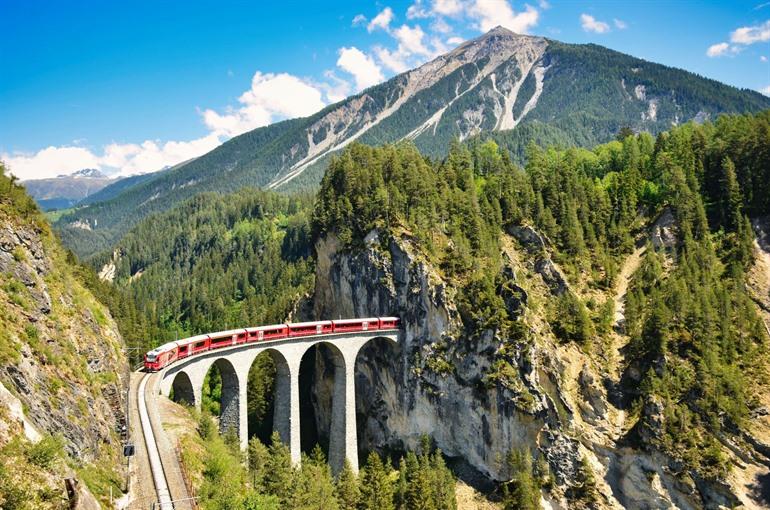 Buchen Sie Ihre Zugreise mit dem Bernina Express