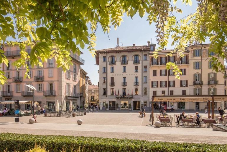 Buchen Sie Ihren Aufenthalt im Albergo Firenze am Piazza Volto