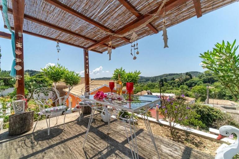 Buchen Sie Ihren Aufenthalt im Kohili Retreat, nur wenige Gehminuten von Cape Drastis und Loggas Beach entfernt