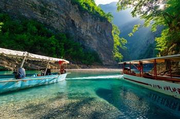 Bootstour auf dem Shala-Fluss im Nationalpark Theth, Albanien